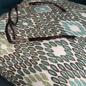 Optical glasses with gold trim and small stones